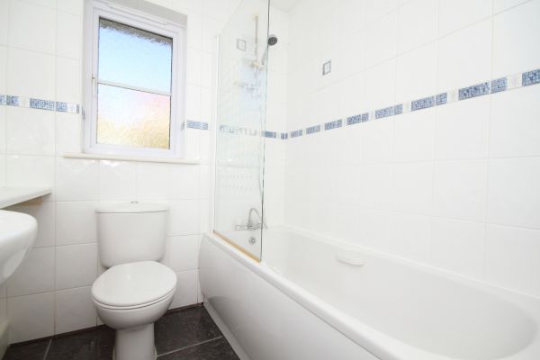 Shower Window Replacement in San Marcos